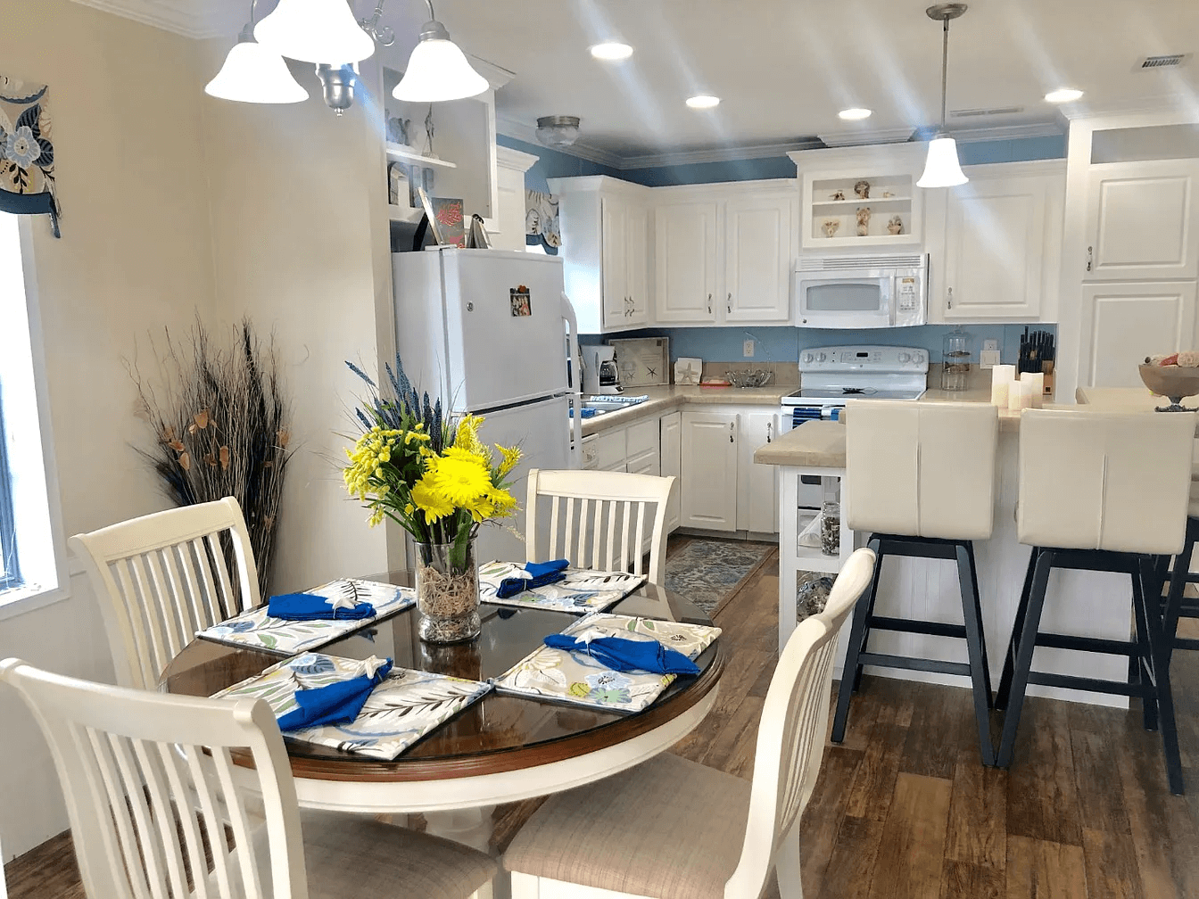WK 44 Oakwood Dinette and Kitchen